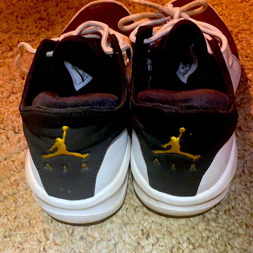 Air Jordan sz 5y decent shape,no holes, stains